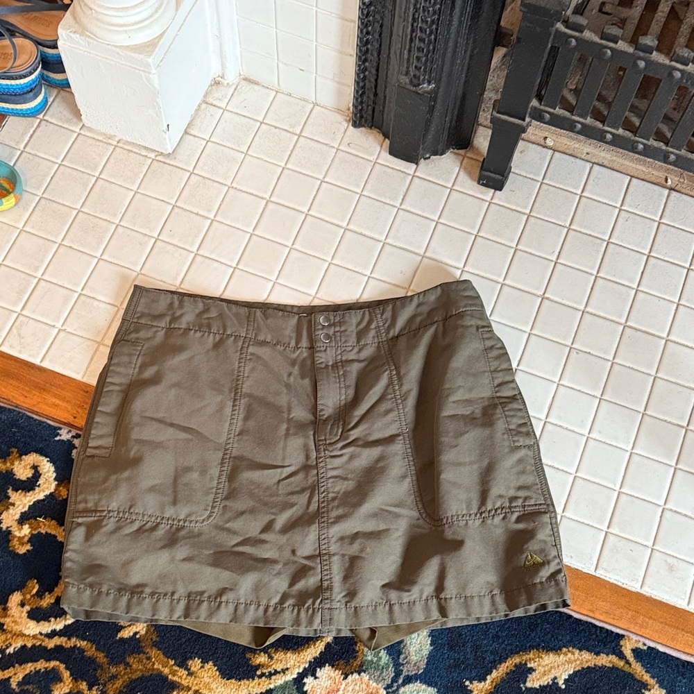 Nike ACG Ripstop khaki skort- worn a few times-‎ 109 retail